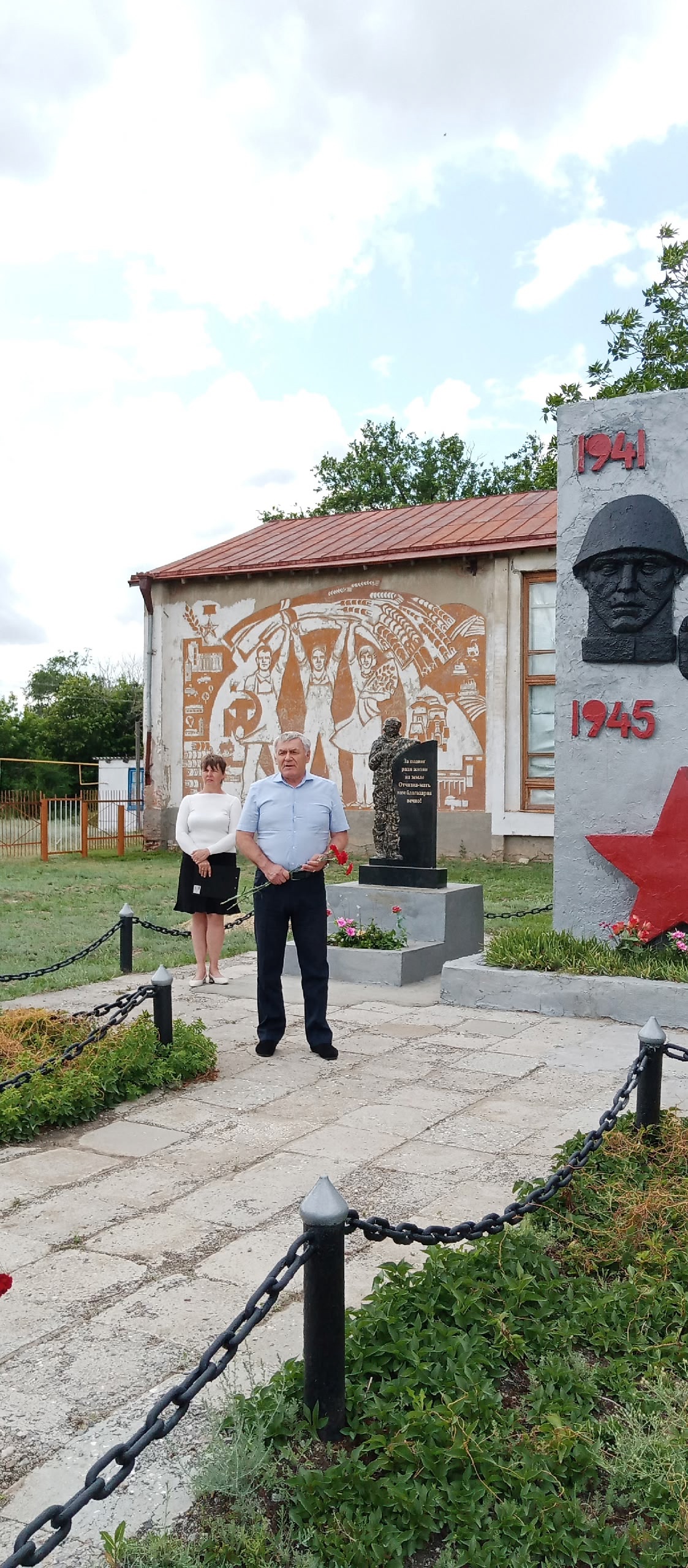 В п.Зерновой Зерновского МО прошла встреча граждан с Главой Дергачевского муниципального района.