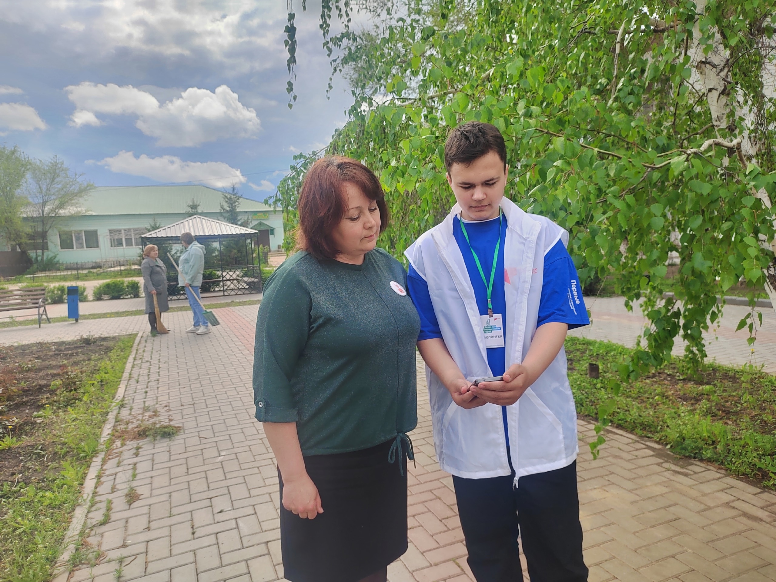 ПЕРВЫЕ - ВОЛОНТЁРЫ.